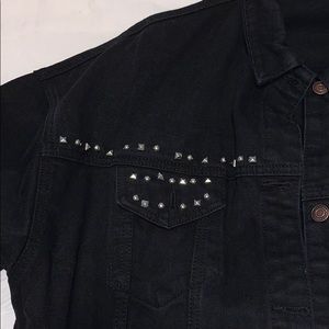 Black women’s denim jean jacket
